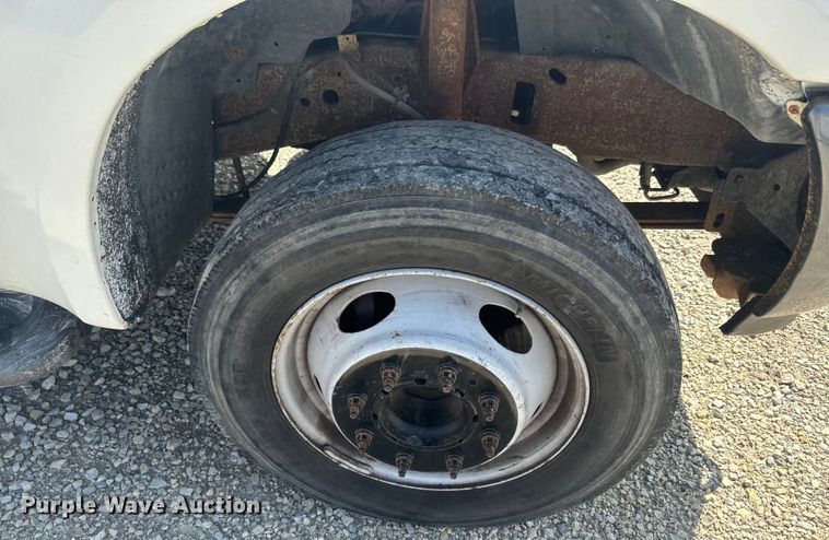 image for item EJ2711 2001 Ford F550 Super Duty XL  bucket truck