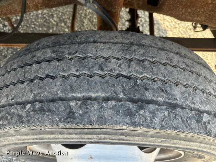 image for item EJ2711 2001 Ford F550 Super Duty XL  bucket truck