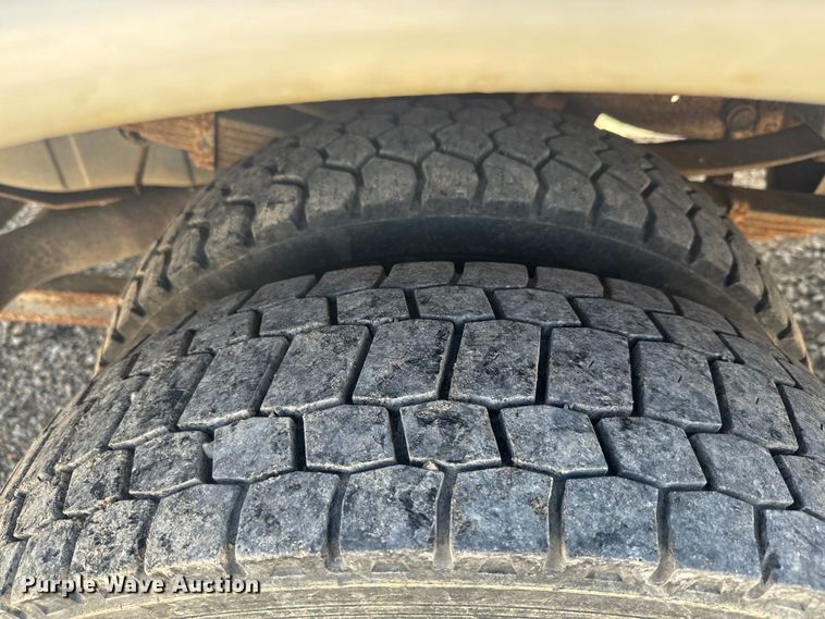 image for item EJ2711 2001 Ford F550 Super Duty XL  bucket truck