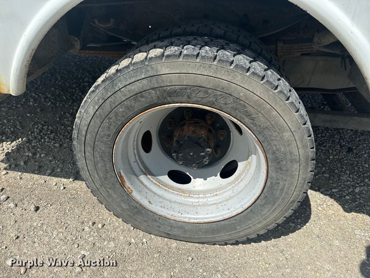 image for item EJ2711 2001 Ford F550 Super Duty XL  bucket truck