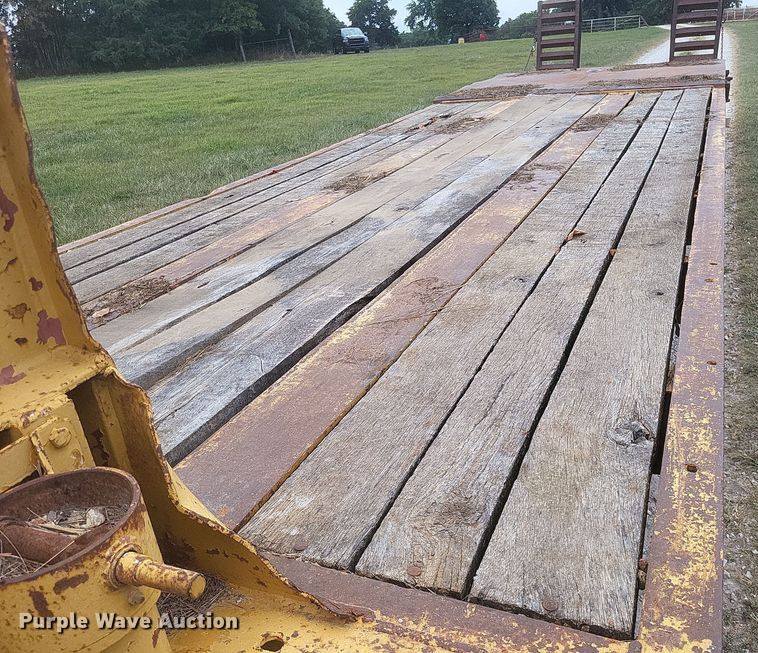 image for item EJ5508 1967 Fruehauf equipment trailer