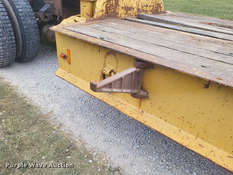image for item EJ5508 1967 Fruehauf equipment trailer