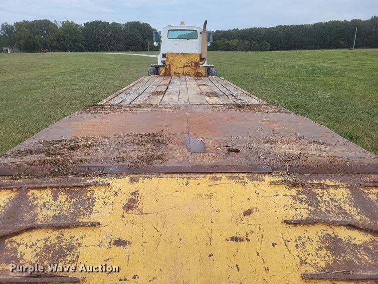 image for item EJ5508 1967 Fruehauf equipment trailer