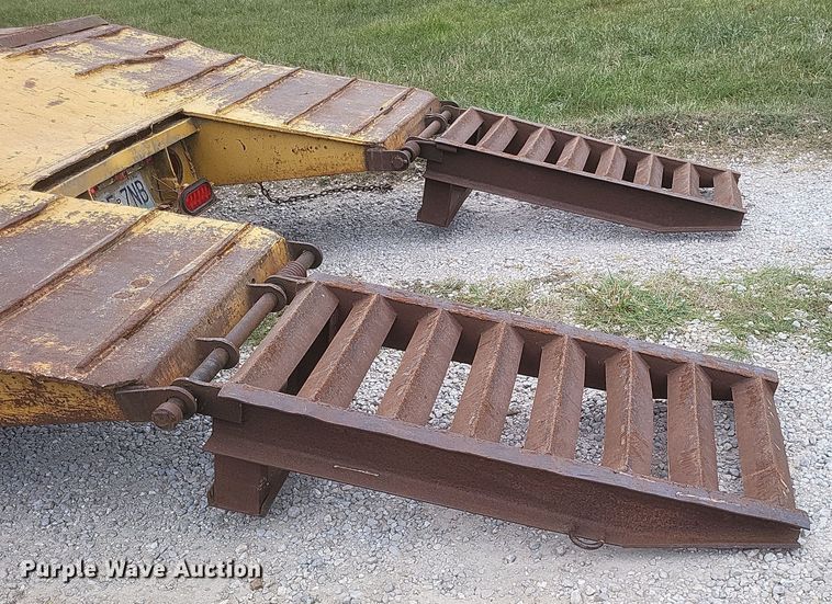 image for item EJ5508 1967 Fruehauf equipment trailer