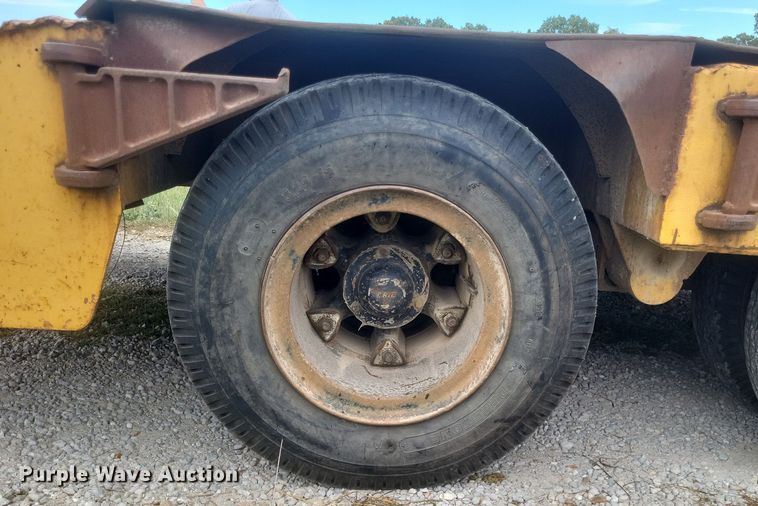 image for item EJ5508 1967 Fruehauf equipment trailer