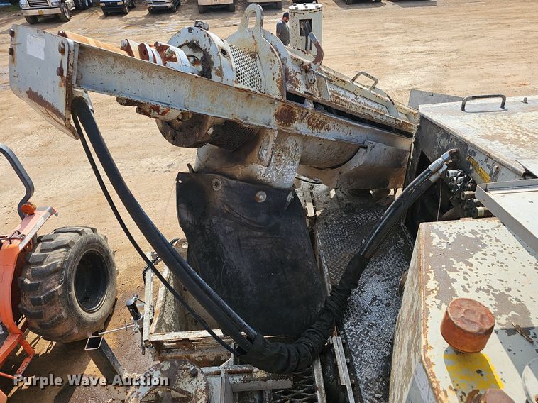 image for item EJ5512 2005 Power curber 5700 Super B curb machine