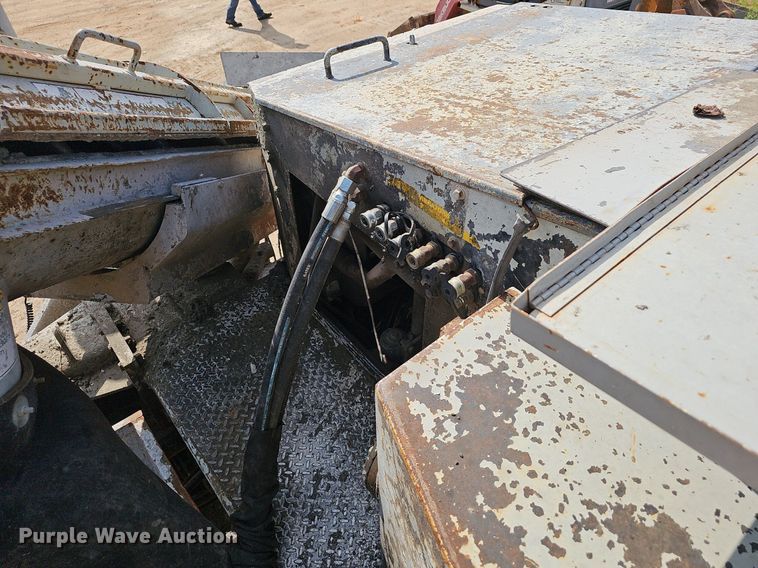 image for item EJ5512 2005 Power curber 5700 Super B curb machine