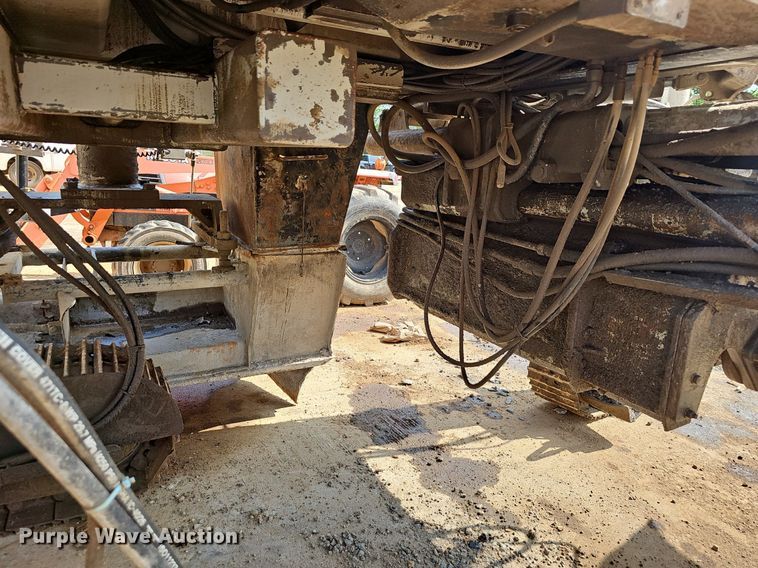 image for item EJ5512 2005 Power curber 5700 Super B curb machine