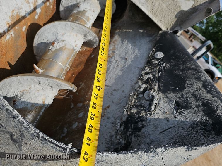 image for item EJ5512 2005 Power curber 5700 Super B curb machine