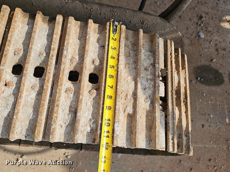 image for item EJ5512 2005 Power curber 5700 Super B curb machine