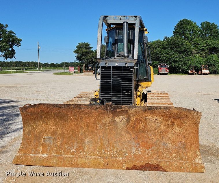 image for item EJ5614 2009 John Deere  700J dozer
