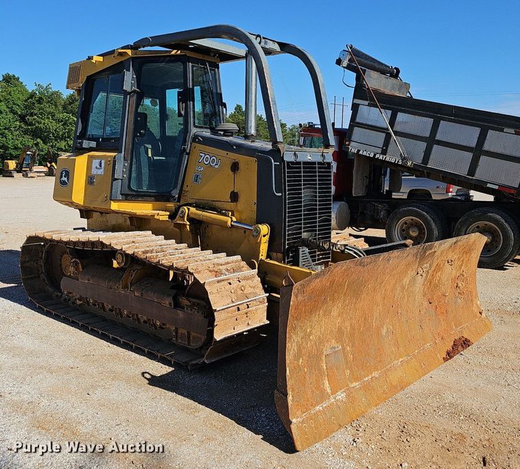 image for item EJ5614 2009 John Deere  700J dozer