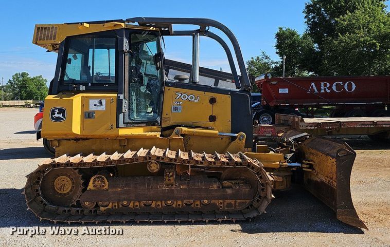 image for item EJ5614 2009 John Deere  700J dozer