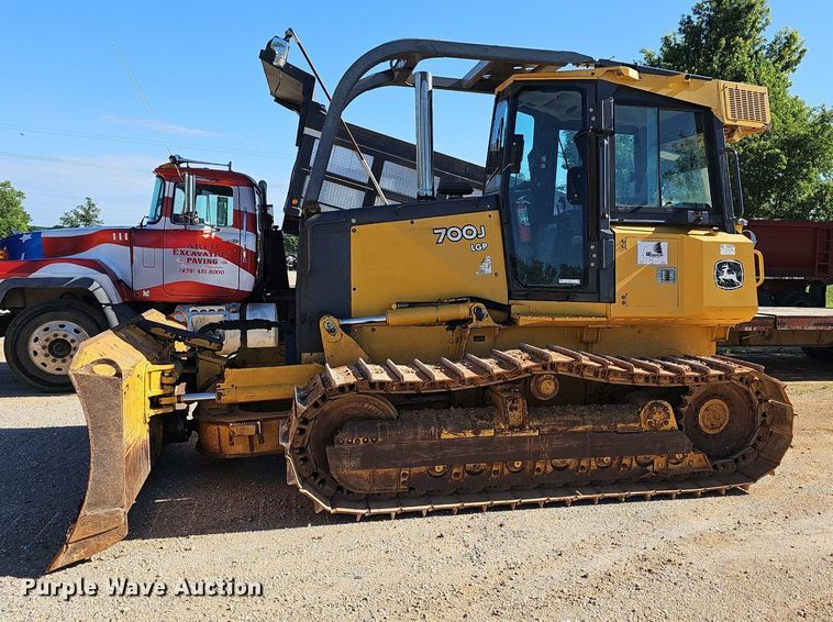 image for item EJ5614 2009 John Deere  700J dozer