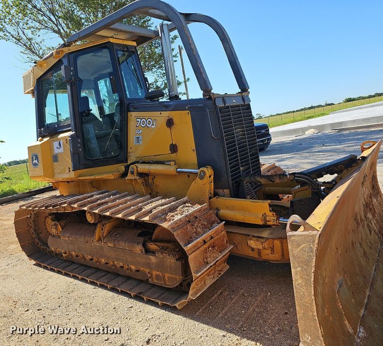 image for item EJ5614 2009 John Deere  700J dozer