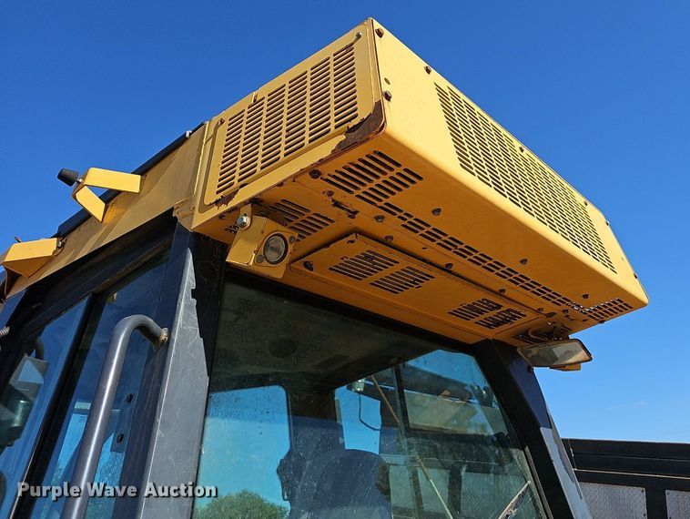 image for item EJ5614 2009 John Deere  700J dozer