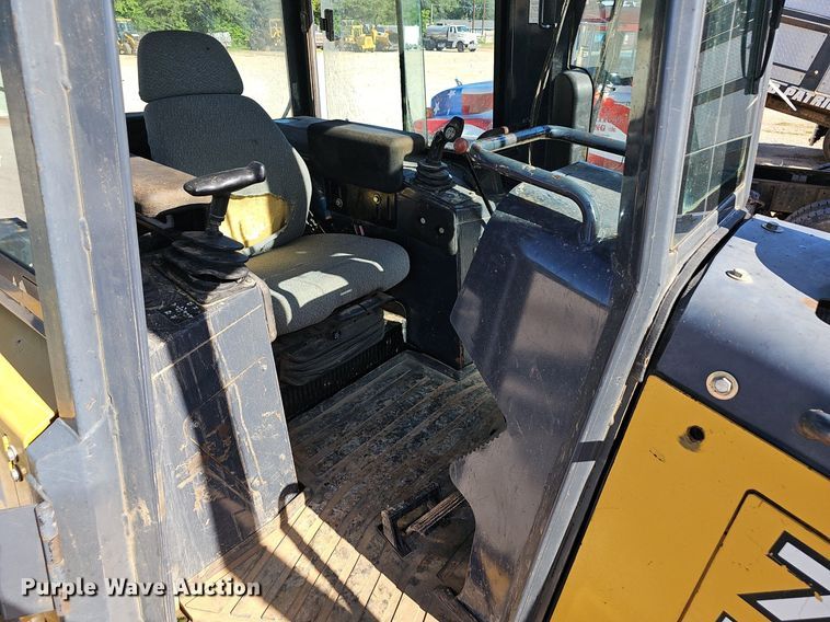 image for item EJ5614 2009 John Deere  700J dozer