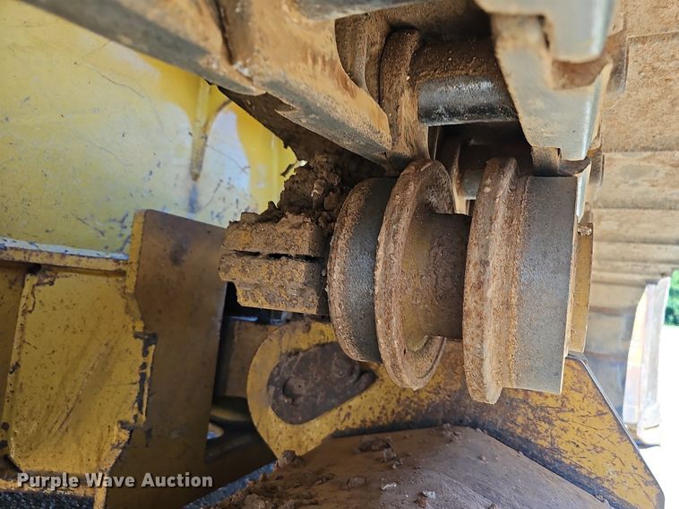 image for item EJ5614 2009 John Deere  700J dozer