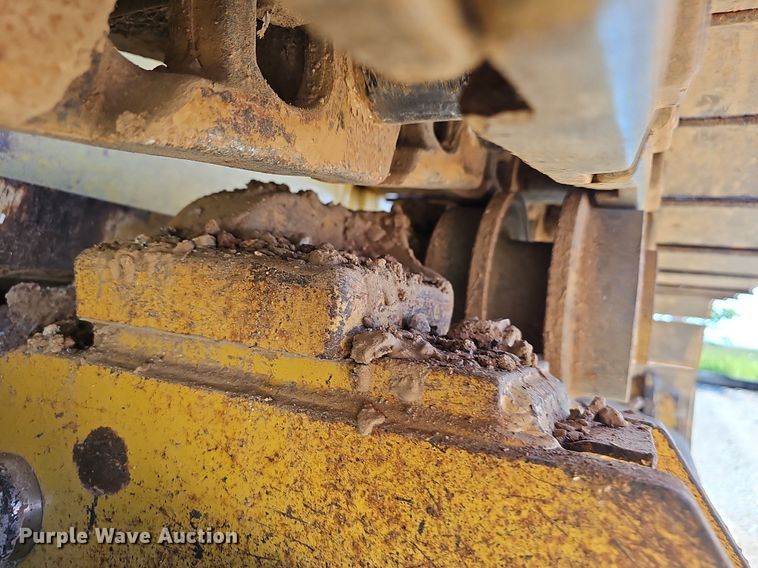 image for item EJ5614 2009 John Deere  700J dozer