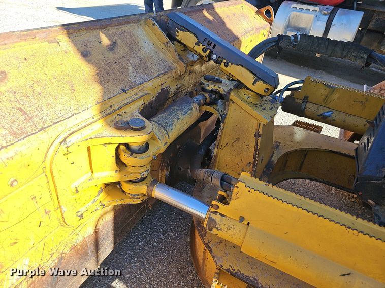 image for item EJ5614 2009 John Deere  700J dozer