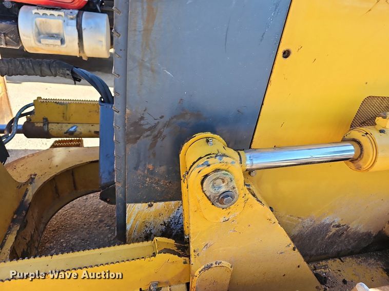 image for item EJ5614 2009 John Deere  700J dozer