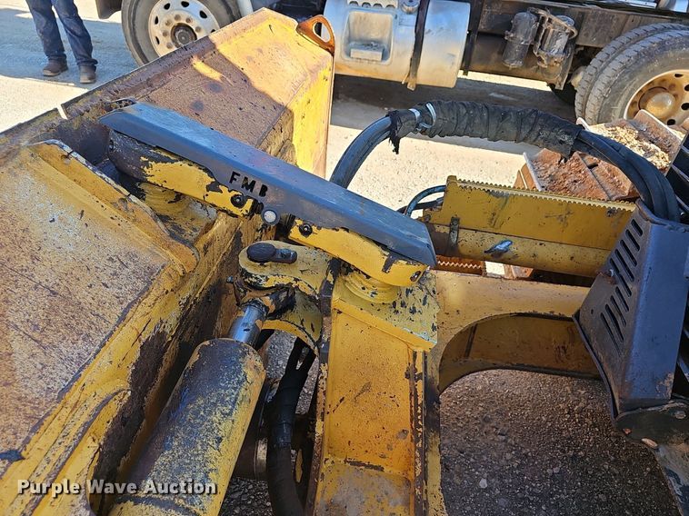 image for item EJ5614 2009 John Deere  700J dozer
