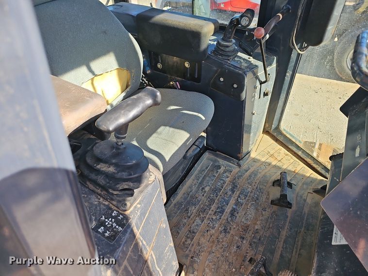 image for item EJ5614 2009 John Deere  700J dozer