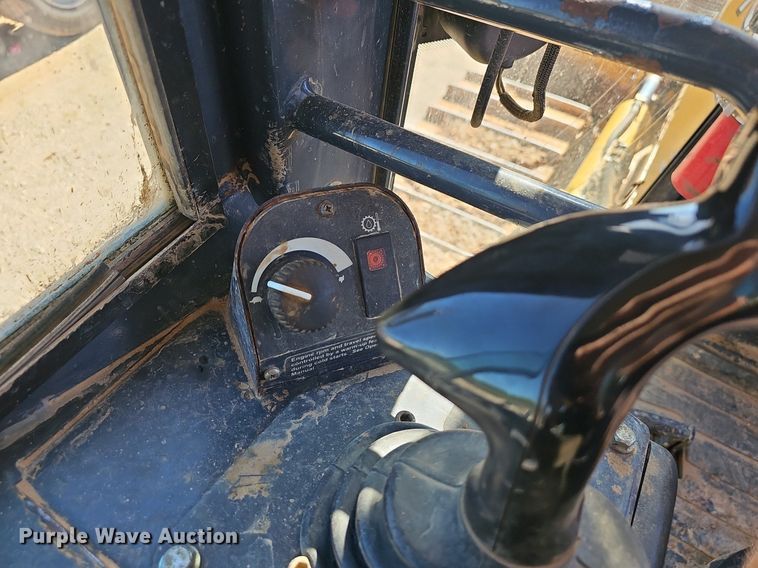 image for item EJ5614 2009 John Deere  700J dozer