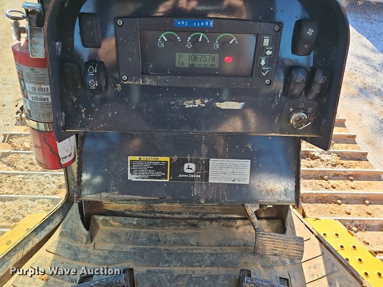 image for item EJ5614 2009 John Deere  700J dozer