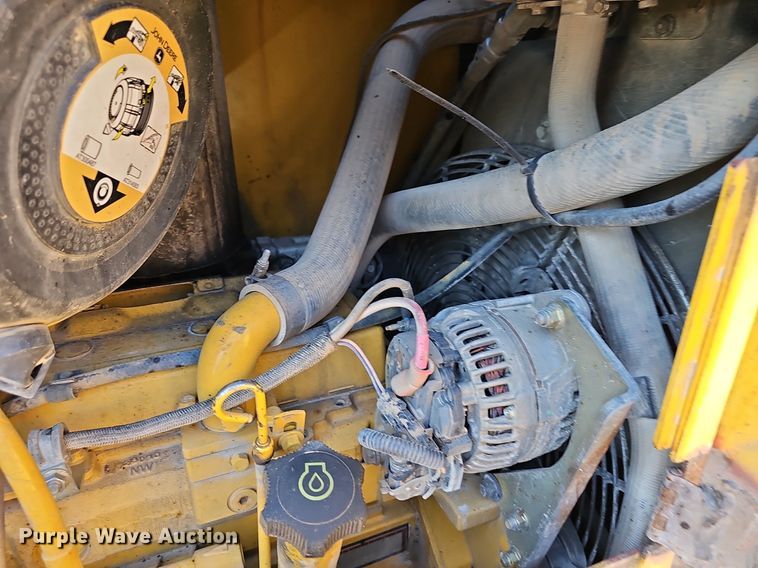 image for item EJ5614 2009 John Deere  700J dozer