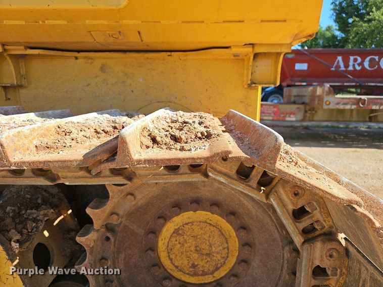 image for item EJ5614 2009 John Deere  700J dozer