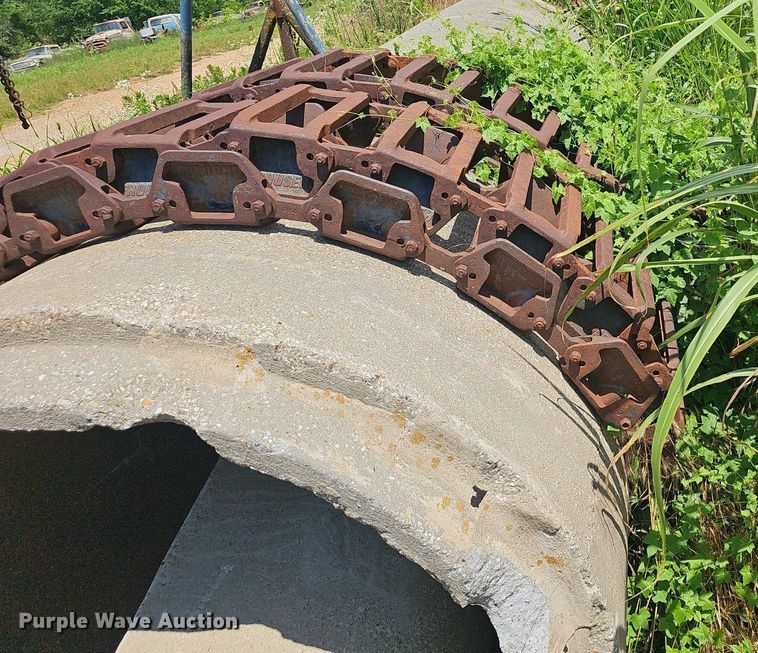 image for item EJ5621 Grouser steel skid steer tracks