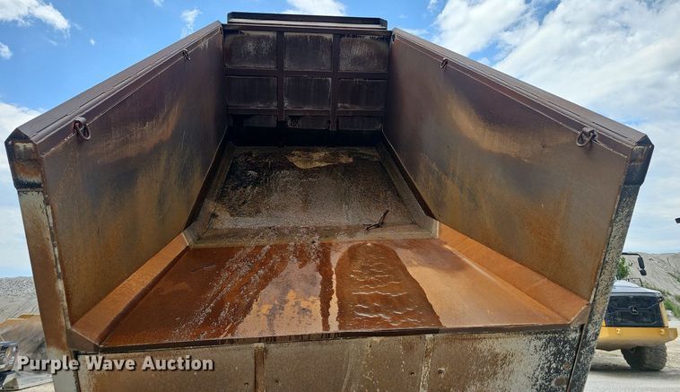 image for item EJ5622 2018 Peterbilt  567 dump truck