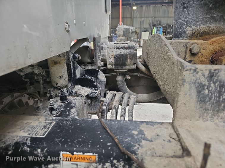 image for item EJ5622 2018 Peterbilt  567 dump truck