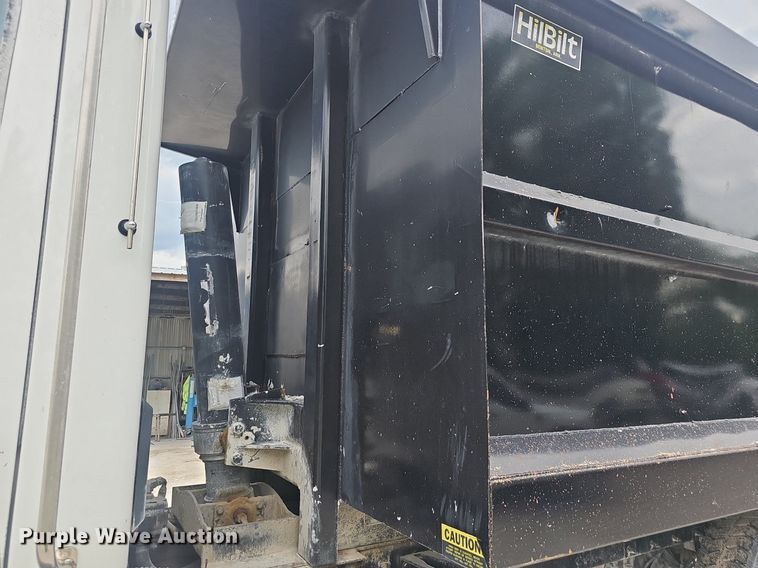 image for item EJ5622 2018 Peterbilt  567 dump truck