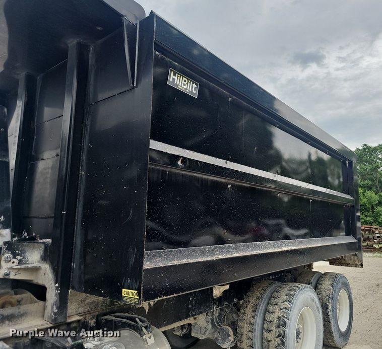 image for item EJ5622 2018 Peterbilt  567 dump truck