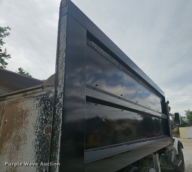 image for item EJ5622 2018 Peterbilt  567 dump truck