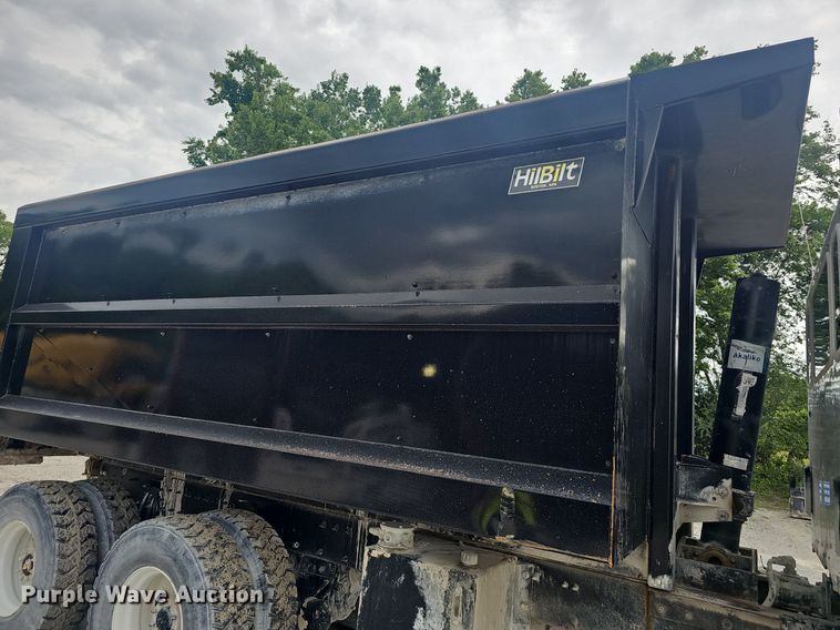 image for item EJ5622 2018 Peterbilt  567 dump truck