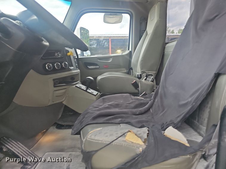 image for item EJ5622 2018 Peterbilt  567 dump truck