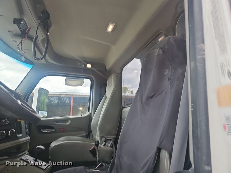 image for item EJ5622 2018 Peterbilt  567 dump truck