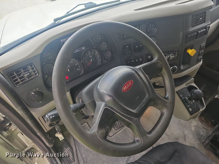 image for item EJ5622 2018 Peterbilt  567 dump truck