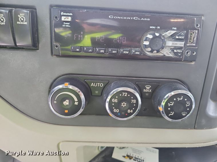 image for item EJ5622 2018 Peterbilt  567 dump truck