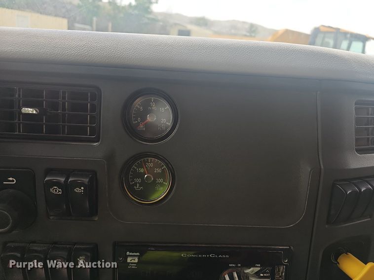 image for item EJ5622 2018 Peterbilt  567 dump truck