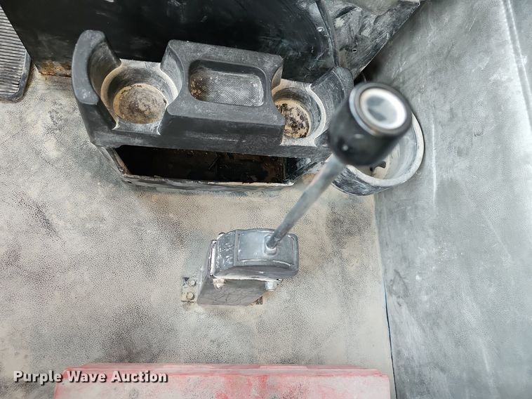 image for item EJ5622 2018 Peterbilt  567 dump truck