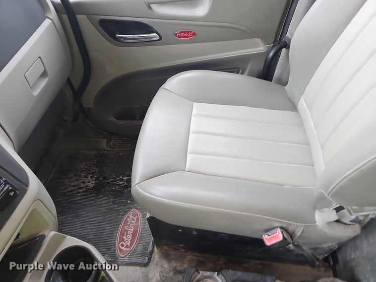 image for item EJ5622 2018 Peterbilt  567 dump truck