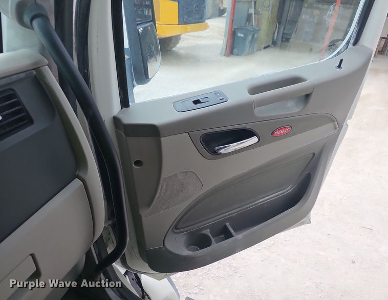 image for item EJ5622 2018 Peterbilt  567 dump truck