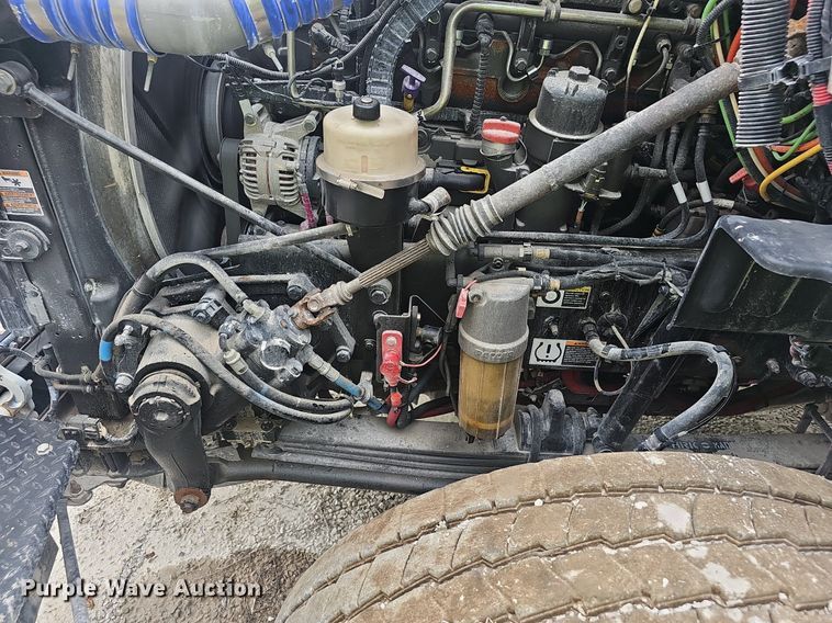 image for item EJ5622 2018 Peterbilt  567 dump truck