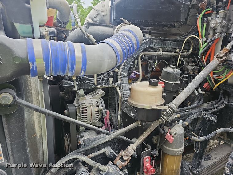 image for item EJ5622 2018 Peterbilt  567 dump truck