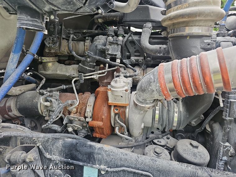 image for item EJ5622 2018 Peterbilt  567 dump truck