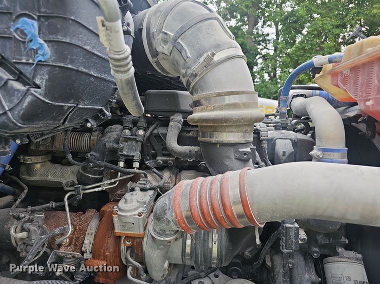 image for item EJ5622 2018 Peterbilt  567 dump truck